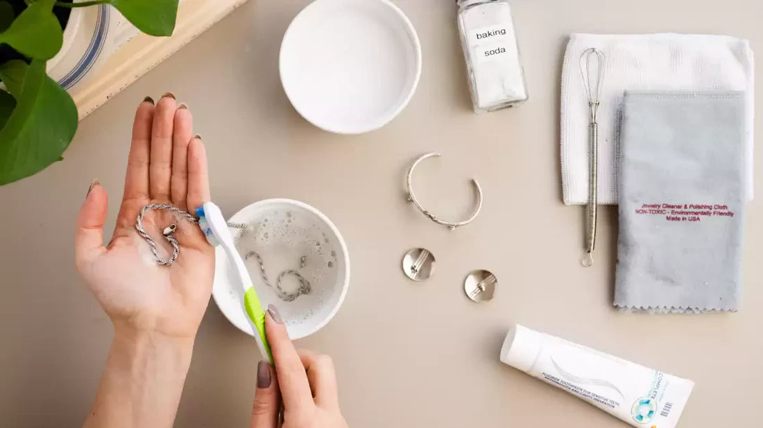 Come Pulire e Mantenere i Gioielli in Acciaio Inossidabile