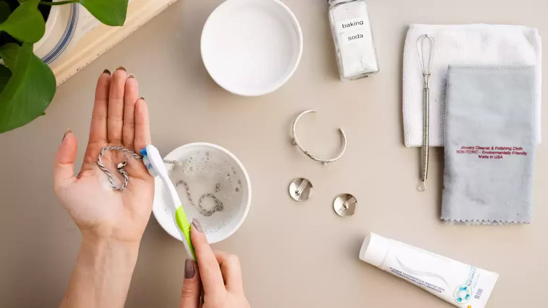 Come Pulire e Mantenere i Gioielli in Acciaio Inossidabile